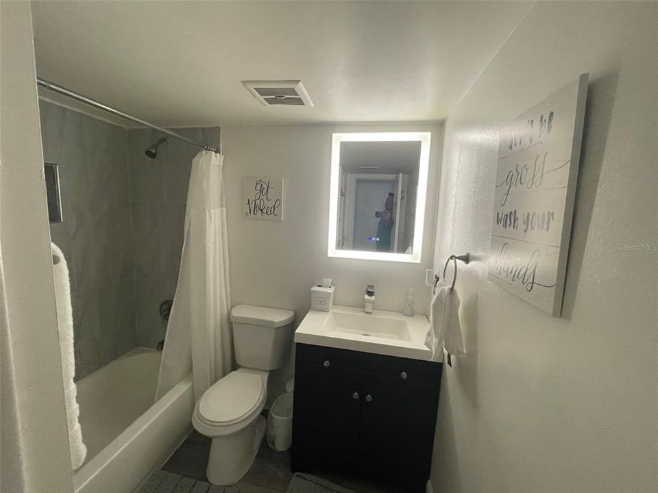 For Rent: $1,500 (2 beds, 1 baths, 889 Square Feet)