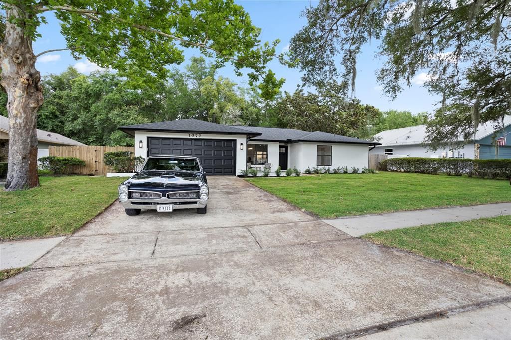 Active With Contract: $550,000 (4 beds, 2 baths, 1963 Square Feet)