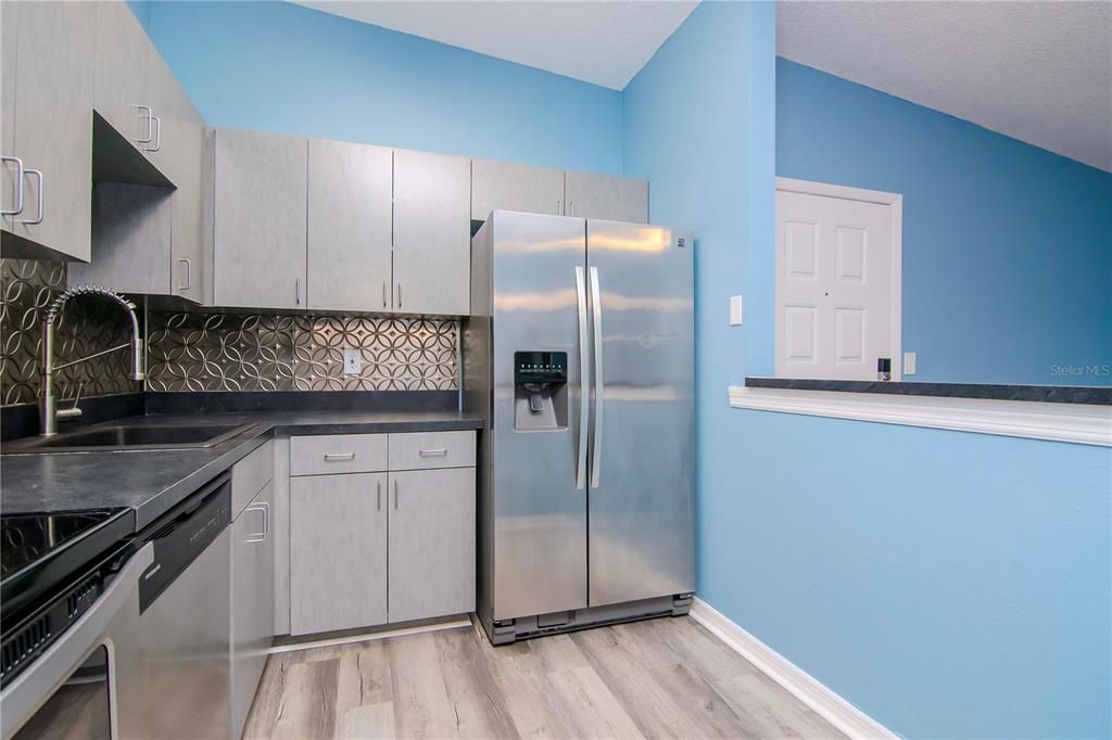 For Sale: $180,000 (1 beds, 1 baths, 614 Square Feet)