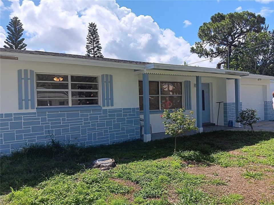 For Sale: $249,000 (2 beds, 2 baths, 942 Square Feet)