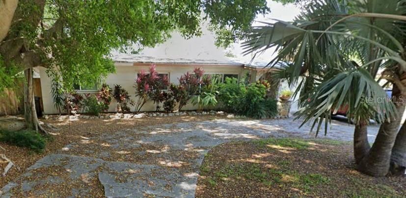 Recently Sold: $450,000 (3 beds, 2 baths, 1466 Square Feet)
