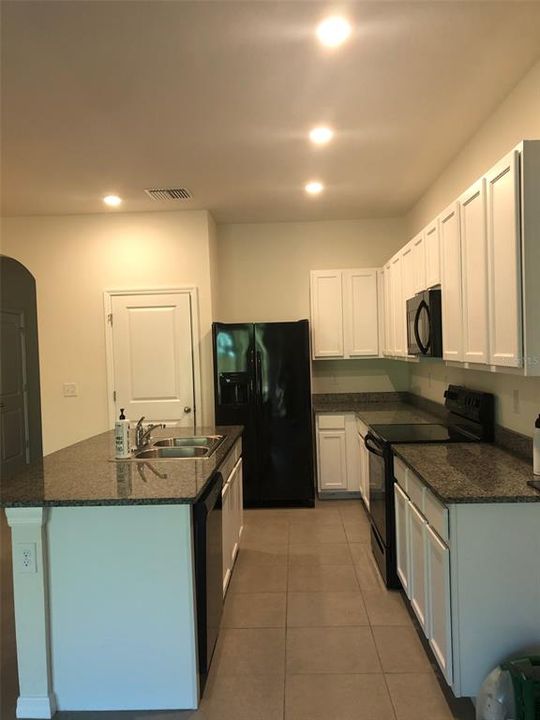 For Rent: $2,350 (3 beds, 2 baths, 1673 Square Feet)