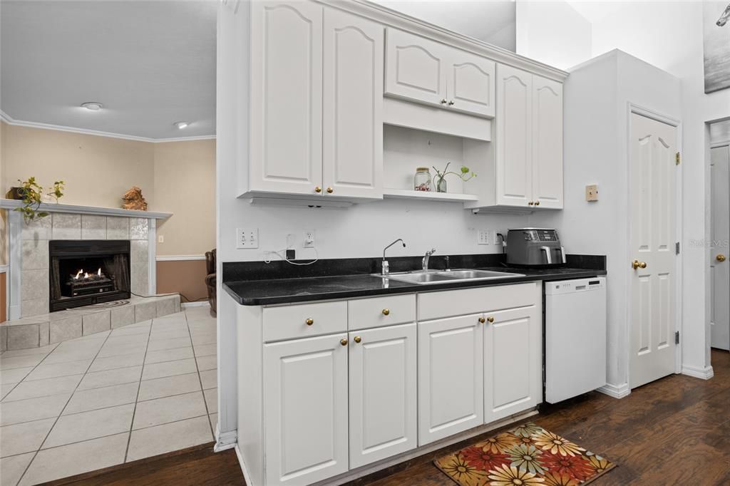 For Sale: $385,000 (3 beds, 2 baths, 1626 Square Feet)