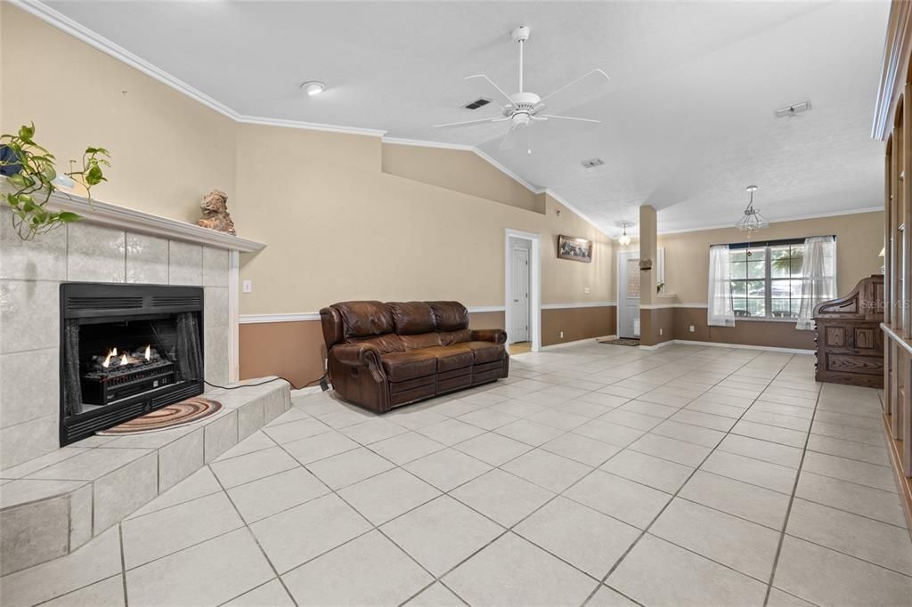 For Sale: $385,000 (3 beds, 2 baths, 1626 Square Feet)