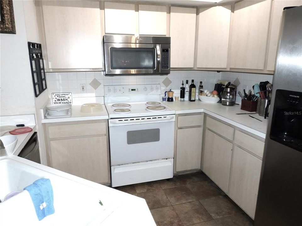 For Sale: $240,000 (2 beds, 2 baths, 1209 Square Feet)