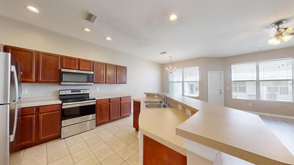 For Rent: $2,000 (3 beds, 2 baths, 1536 Square Feet)