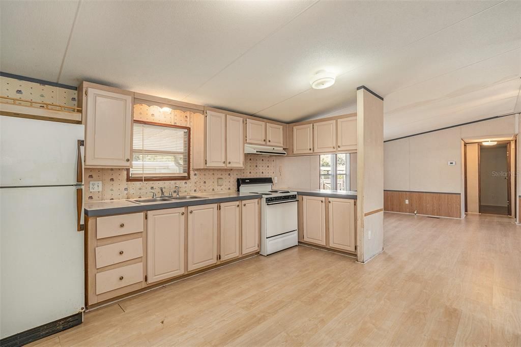 For Sale: $129,000 (2 beds, 2 baths, 1152 Square Feet)