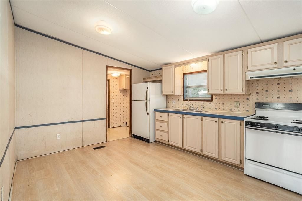 For Sale: $129,000 (2 beds, 2 baths, 1152 Square Feet)