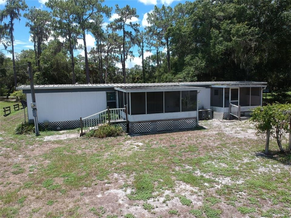 Active With Contract: $199,900 (3 beds, 2 baths, 980 Square Feet)