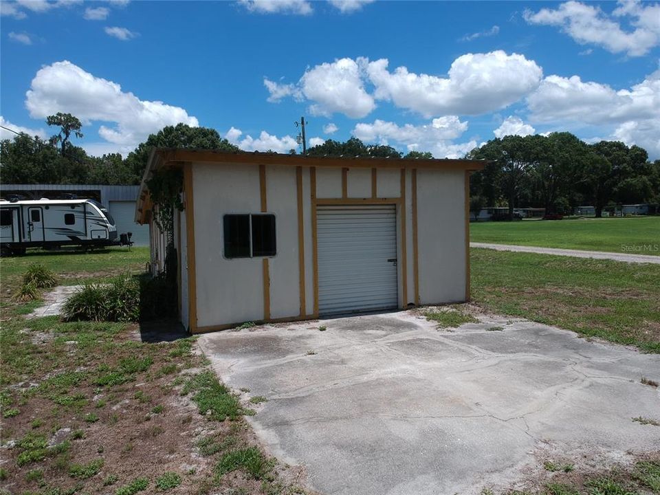 Active With Contract: $199,900 (3 beds, 2 baths, 980 Square Feet)