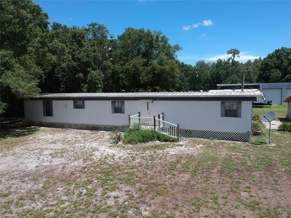 Active With Contract: $199,900 (3 beds, 2 baths, 980 Square Feet)