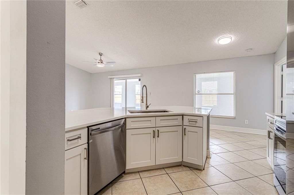 For Sale: $314,900 (3 beds, 2 baths, 1329 Square Feet)