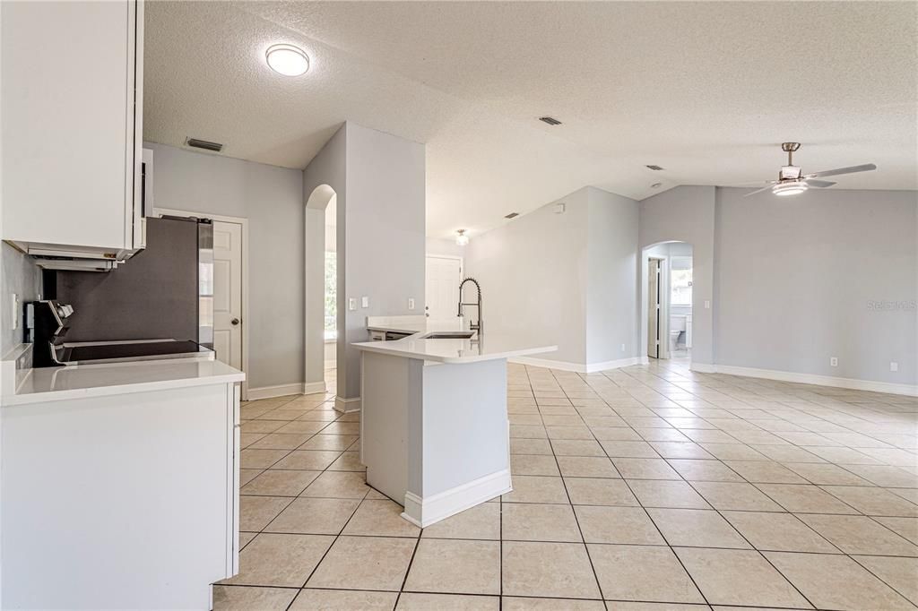 For Sale: $314,900 (3 beds, 2 baths, 1329 Square Feet)