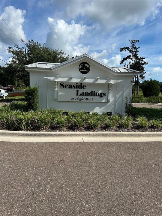 На продажу: $255,000 (0.26 acres)