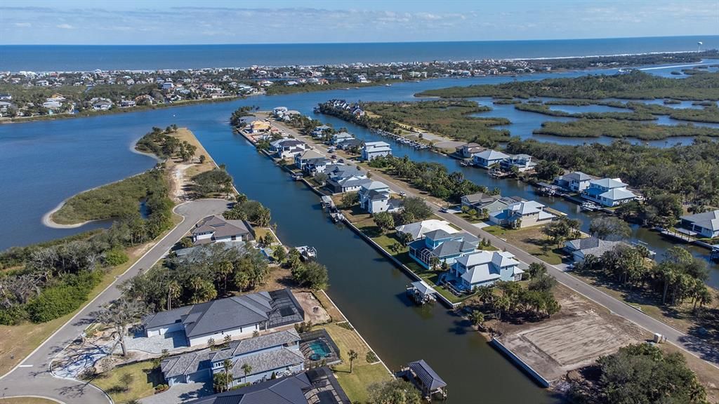 На продажу: $255,000 (0.26 acres)