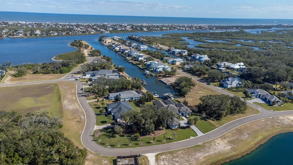 На продажу: $255,000 (0.26 acres)