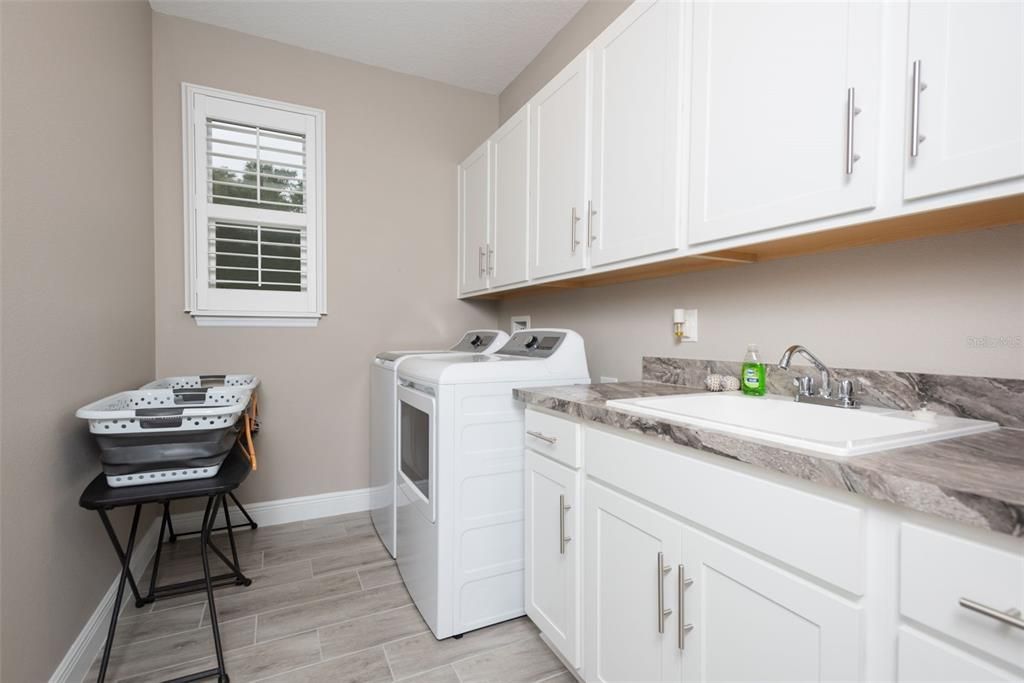 For Sale: $479,000 (3 beds, 2 baths, 1904 Square Feet)