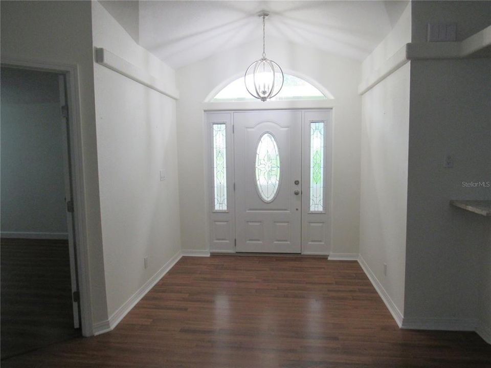 FRONT ENTRYWAY