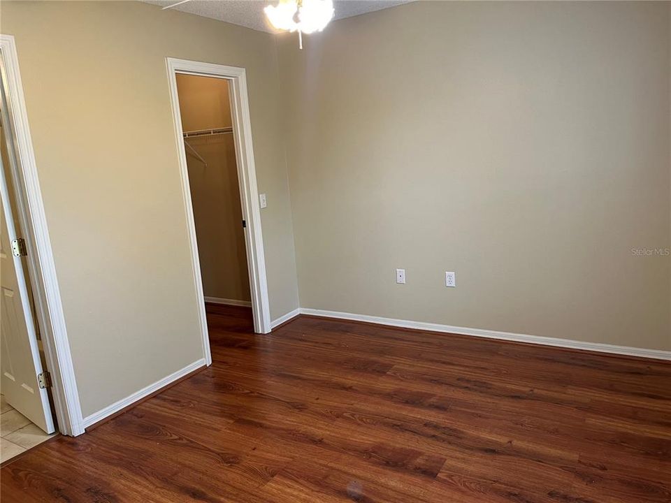 For Sale: $187,500 (2 beds, 2 baths, 925 Square Feet)