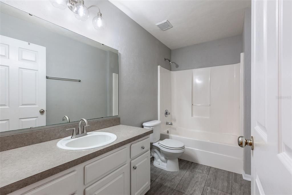 Active With Contract: $2,100 (3 beds, 2 baths, 1376 Square Feet)