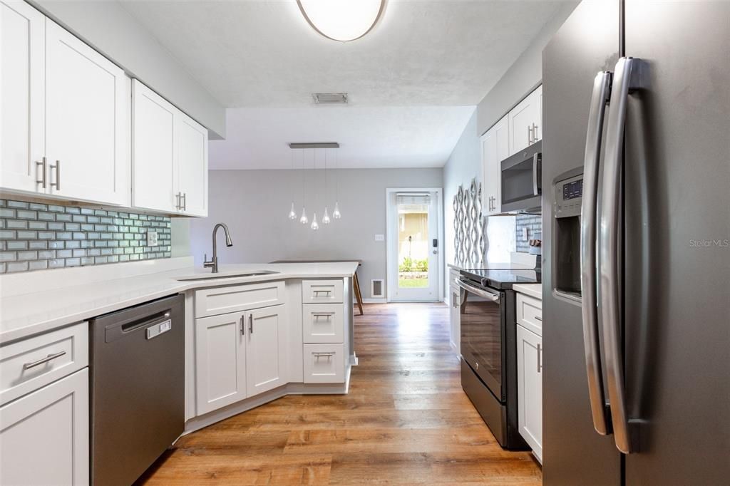 Active With Contract: $2,100 (3 beds, 2 baths, 1376 Square Feet)