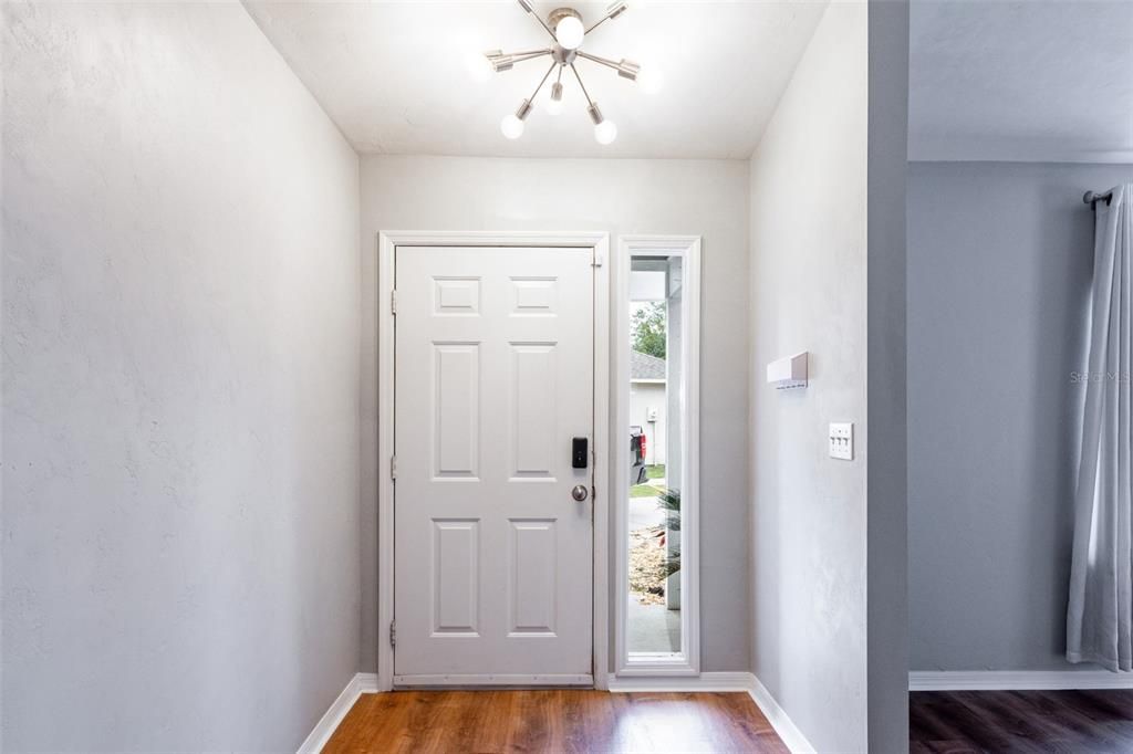 Active With Contract: $2,100 (3 beds, 2 baths, 1376 Square Feet)