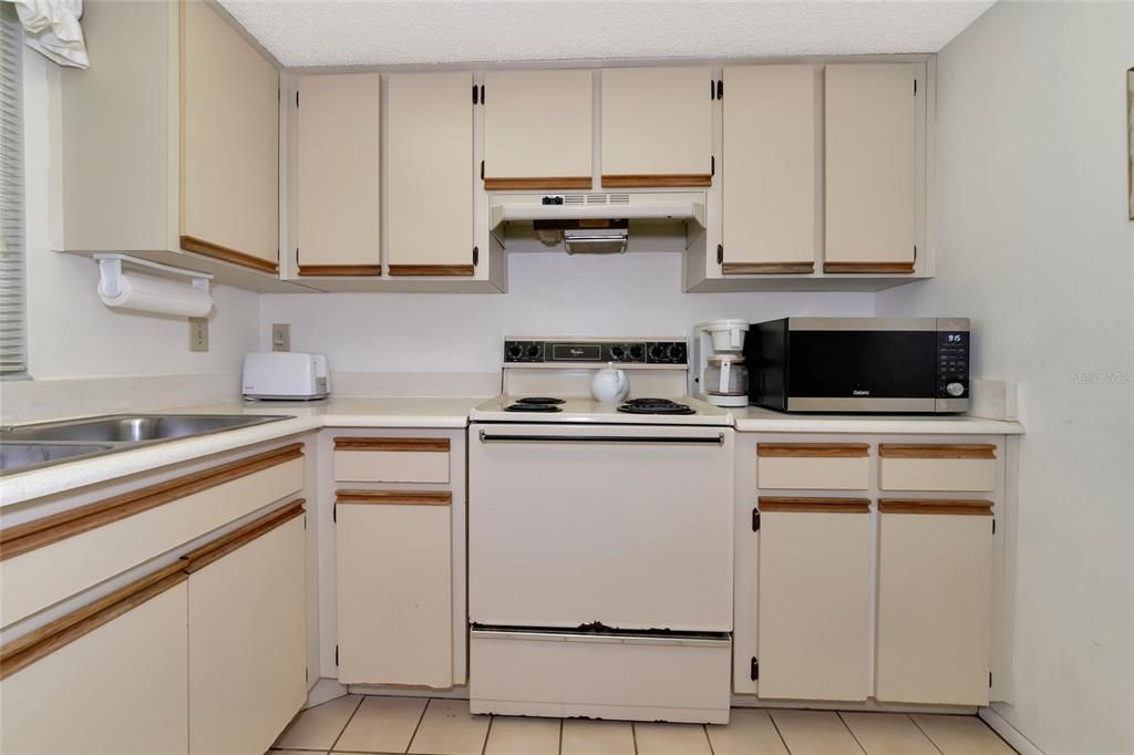 For Sale: $152,900 (2 beds, 2 baths, 838 Square Feet)