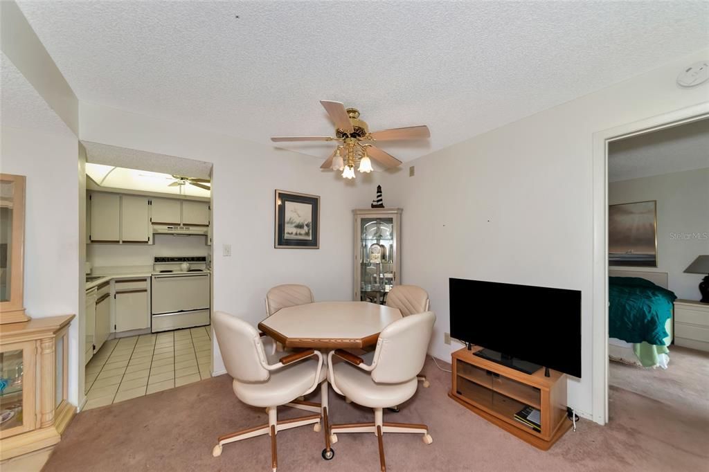 For Sale: $152,900 (2 beds, 2 baths, 838 Square Feet)