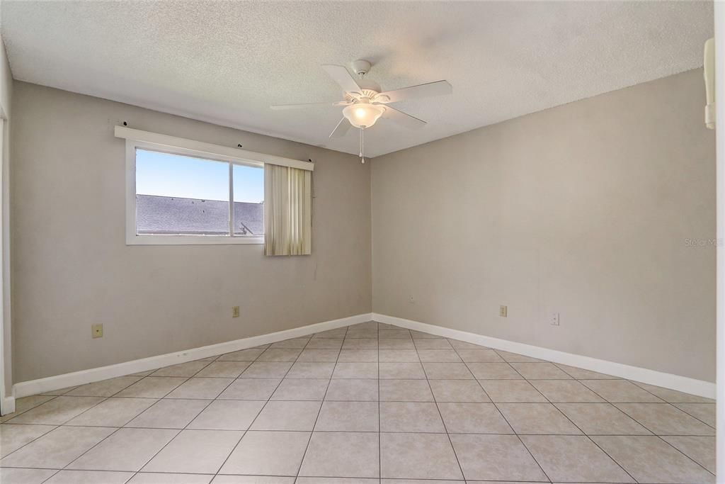 For Sale: $154,900 (2 beds, 2 baths, 897 Square Feet)