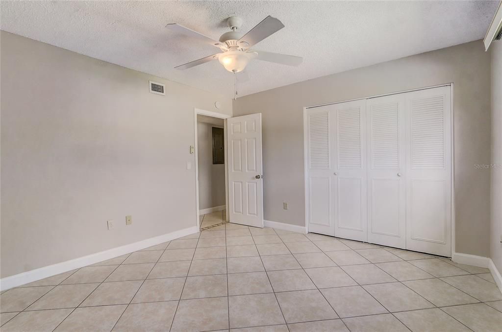 For Sale: $154,900 (2 beds, 2 baths, 897 Square Feet)