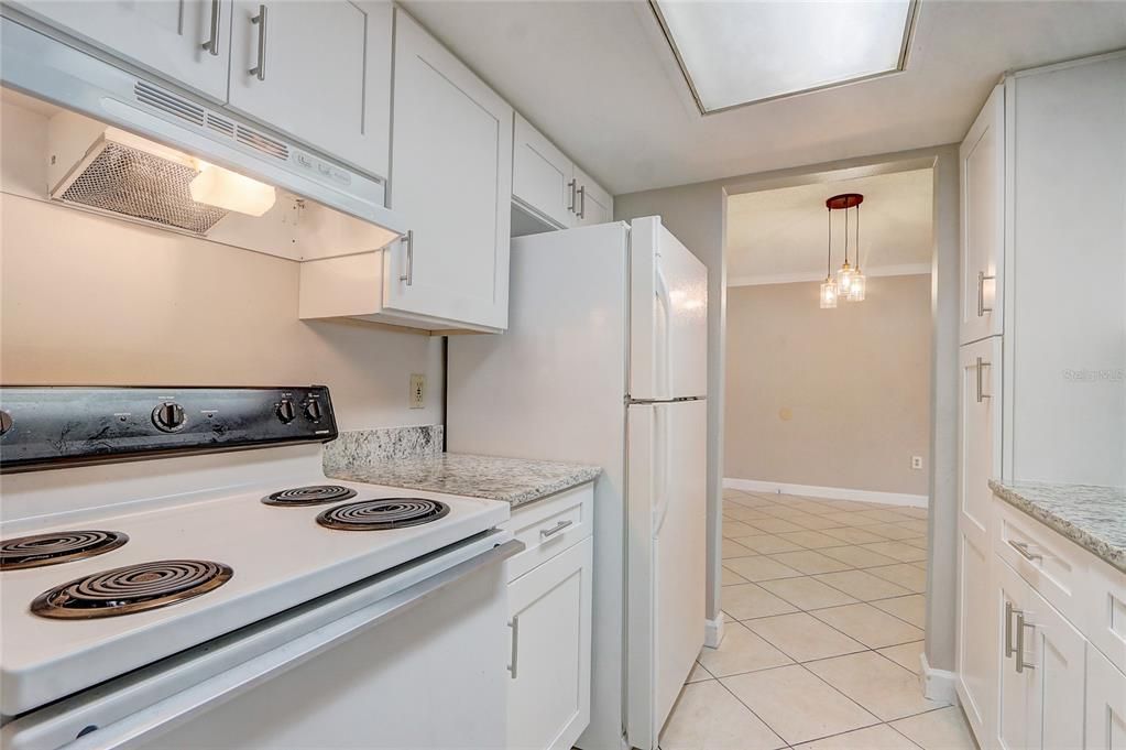 For Sale: $154,900 (2 beds, 2 baths, 897 Square Feet)