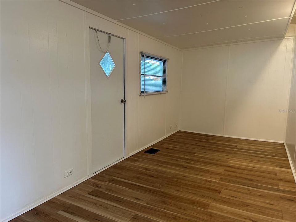 Flex space/bonus room with exit to back porch.