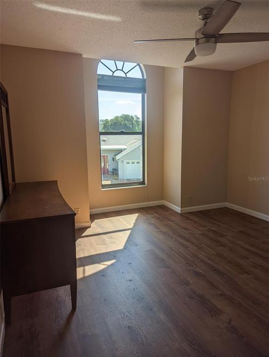 For Rent: $3,500 (3 beds, 2 baths, 1935 Square Feet)