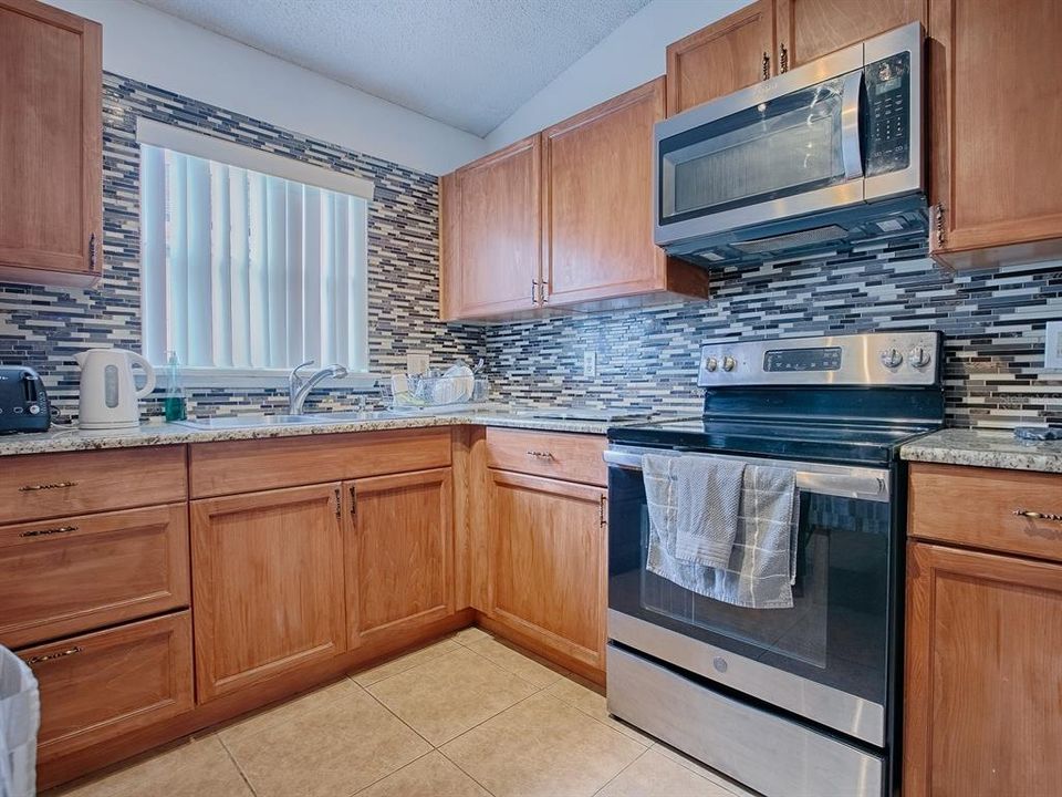 For Sale: $387,000 (5 beds, 2 baths, 1670 Square Feet)