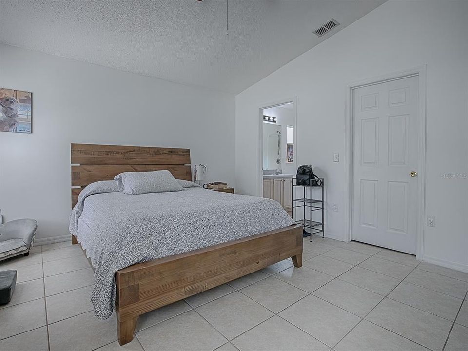 For Sale: $387,000 (5 beds, 2 baths, 1670 Square Feet)