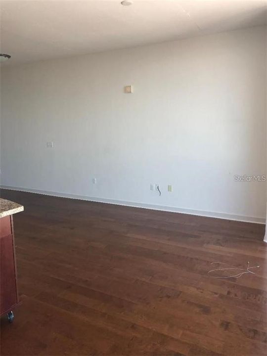 Recently Rented: $1,695 (1 beds, 1 baths, 857 Square Feet)