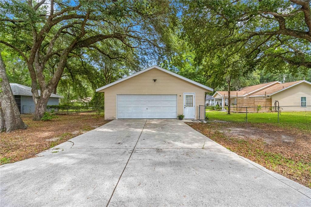 Active With Contract: $304,000 (3 beds, 2 baths, 1738 Square Feet)