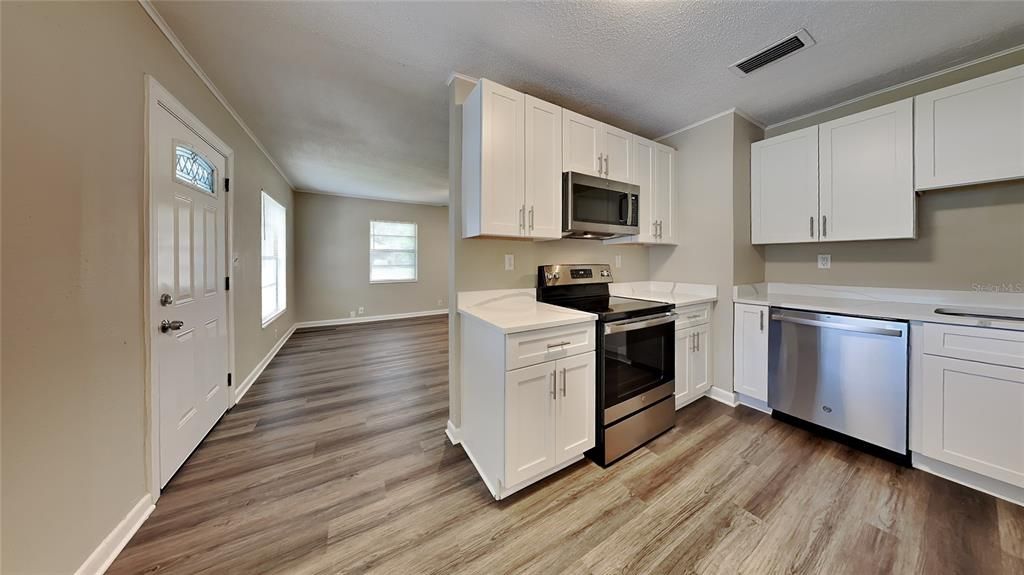 For Sale: $314,900 (3 beds, 1 baths, 1036 Square Feet)