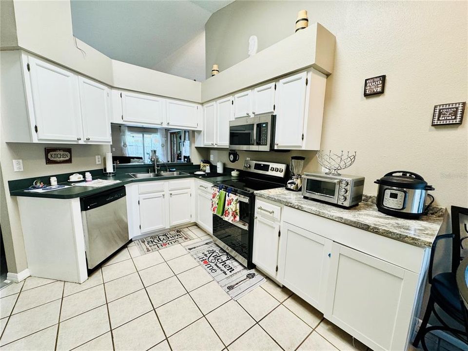 For Sale: $379,900 (4 beds, 2 baths, 1523 Square Feet)