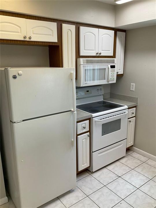 For Rent: $1,300 (2 beds, 2 baths, 874 Square Feet)