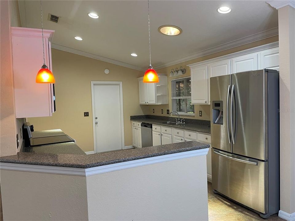 For Sale: $279,700 (2 beds, 2 baths, 1628 Square Feet)