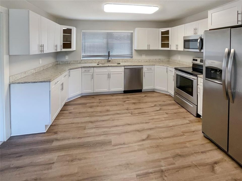 For Sale: $335,000 (3 beds, 1 baths, 864 Square Feet)