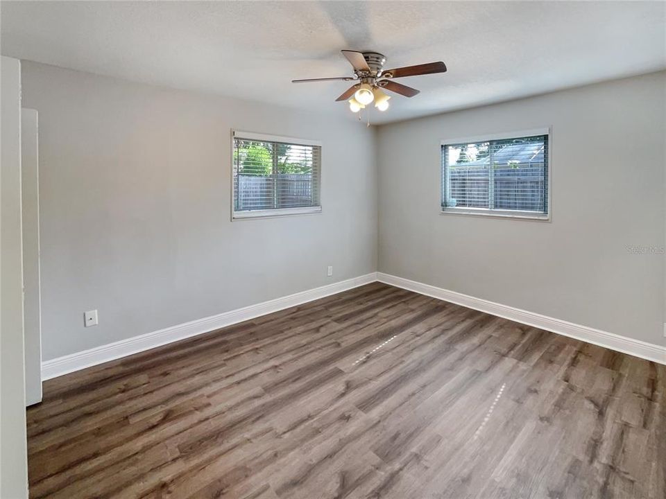 For Sale: $335,000 (3 beds, 1 baths, 864 Square Feet)