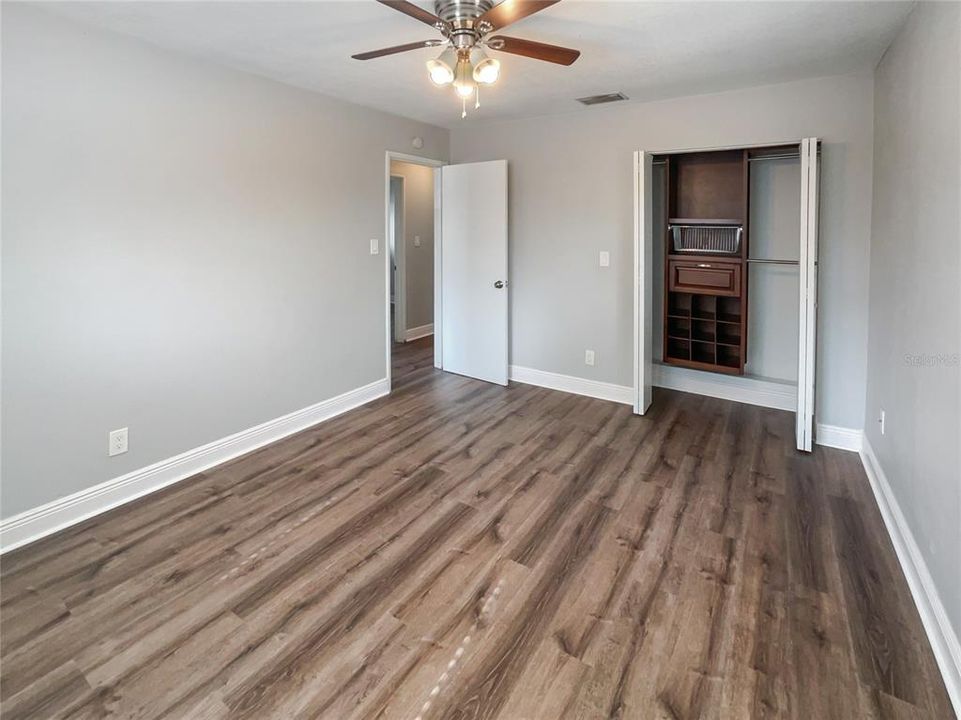 For Sale: $335,000 (3 beds, 1 baths, 864 Square Feet)