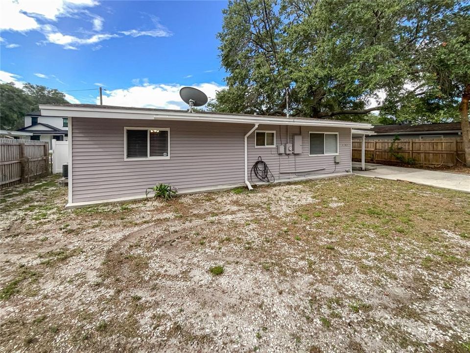 For Sale: $335,000 (3 beds, 1 baths, 864 Square Feet)