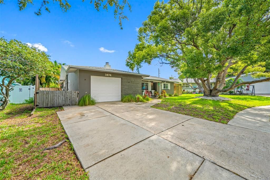 For Sale: $625,000 (3 beds, 2 baths, 1582 Square Feet)