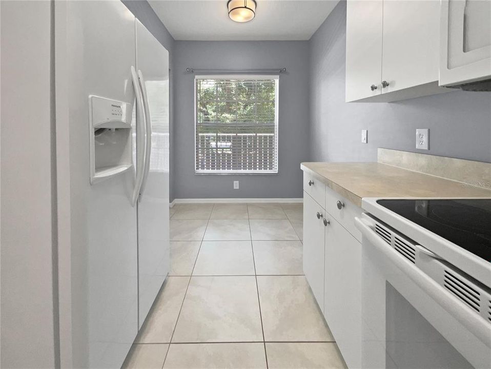 For Sale: $206,000 (2 beds, 2 baths, 936 Square Feet)