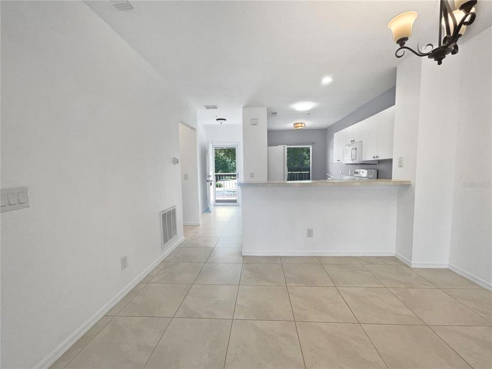 For Sale: $206,000 (2 beds, 2 baths, 936 Square Feet)