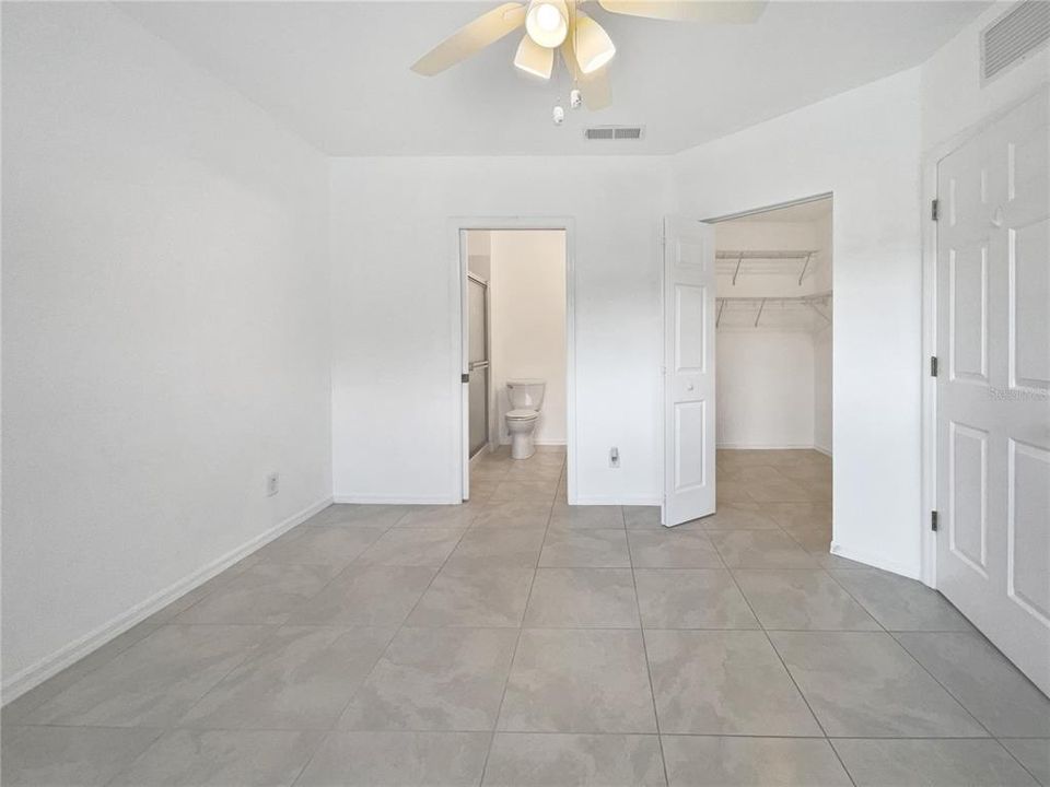 For Sale: $206,000 (2 beds, 2 baths, 936 Square Feet)