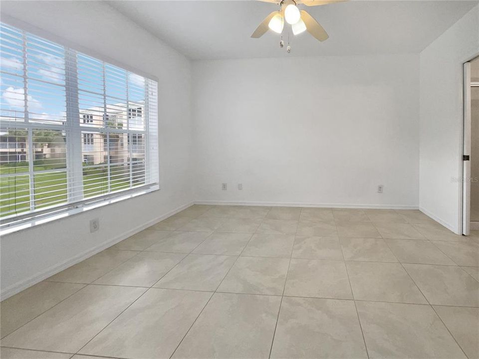 For Sale: $206,000 (2 beds, 2 baths, 936 Square Feet)